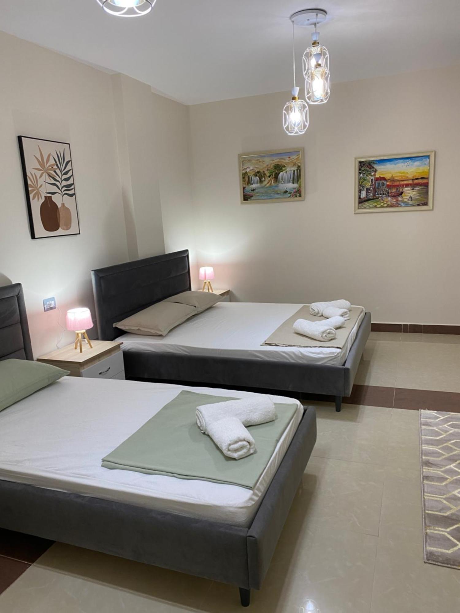 Tinas Rooms Durrës Exteriör bild